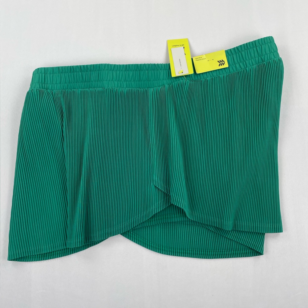All In Motion Pleated Athletic Shorts Women’s XXL Green Ruffled Light 2.5” NWT - Picture 4 of 13